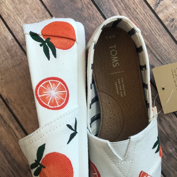 Hand painted orange toms, size 6.5 - Picture 2 of 4